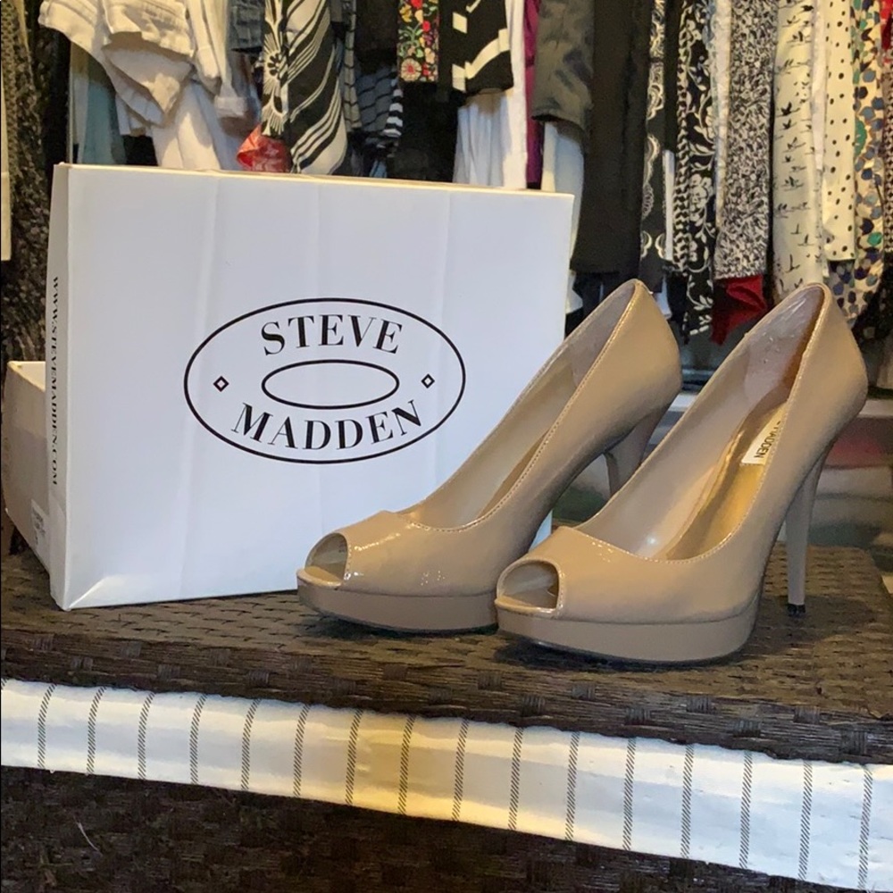 Steve Madden Taupe peep toe stiletto heals